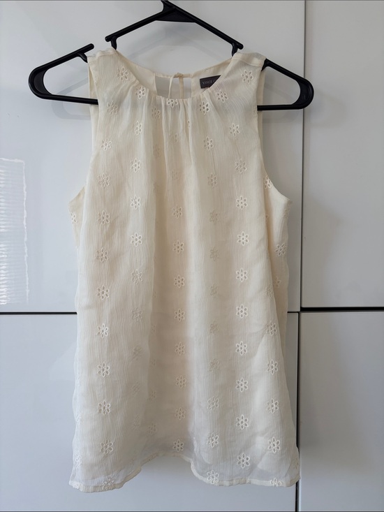 Vince Camuto Tops - Vince Camuto Cream Floral Eyelet Sleeveless Camisole Blouse XXS